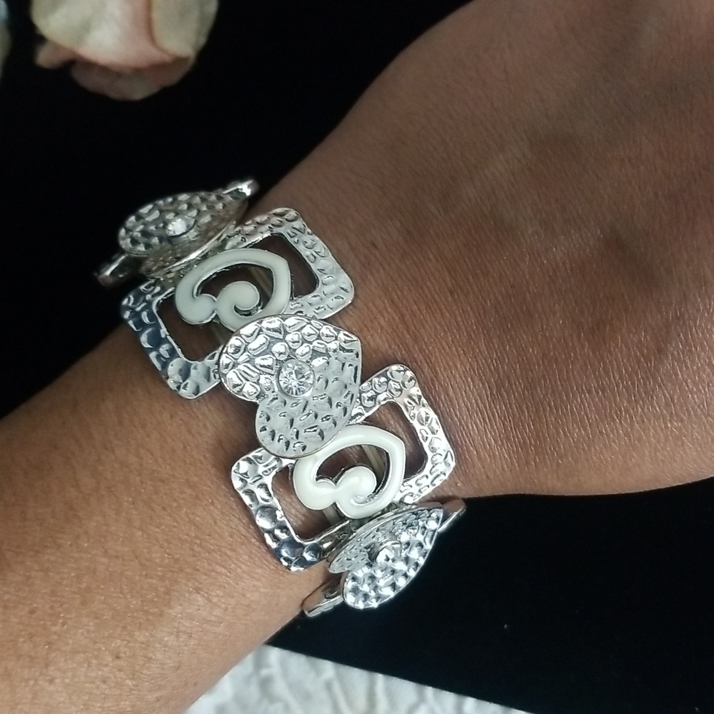 Adorable Hearts & Rhinestone Silver Tone Textured Stretch Bracelet - Picture 6 of 8